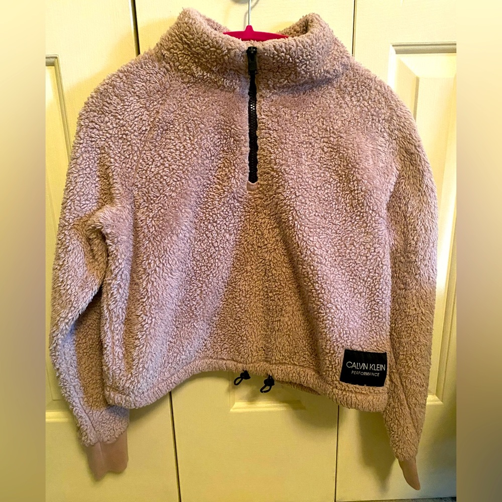 Short fleece half zip jacket.